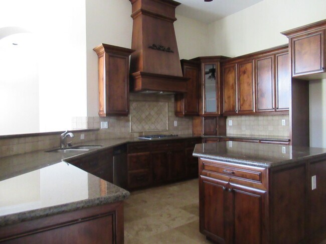 Building Photo - Beautiful Custom North Mesa Home