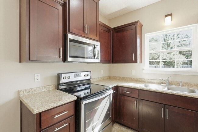 Building Photo - 3 Bedroom Griffin Park Home on Quiet Cul-de-Sac