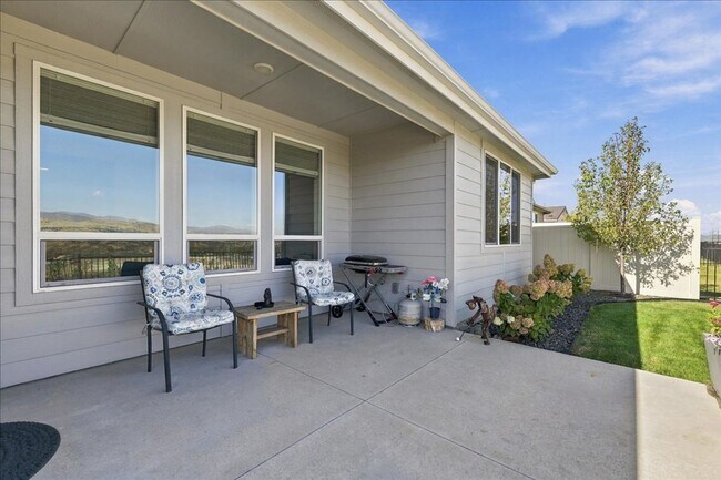 Building Photo - 2328 E Danzee Dr