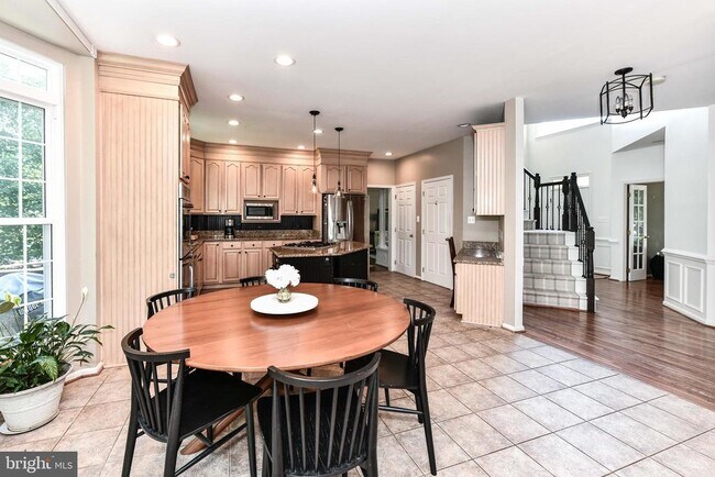 Building Photo - 641 Meade Dr SW