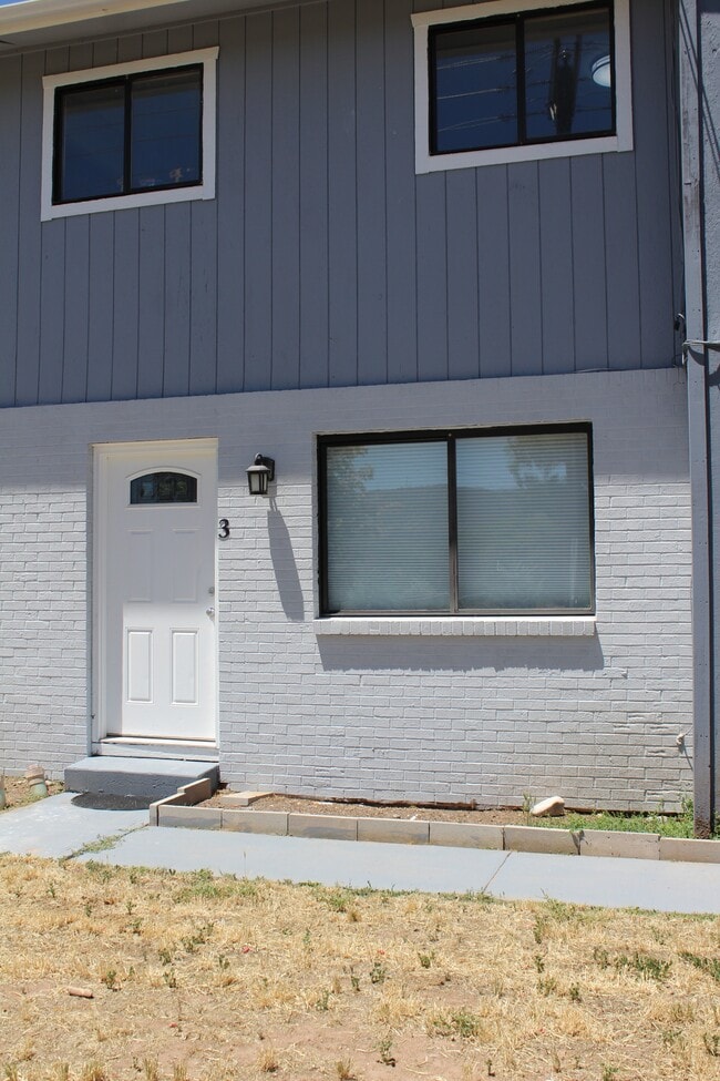 Primary Photo - 1322 E 7th St