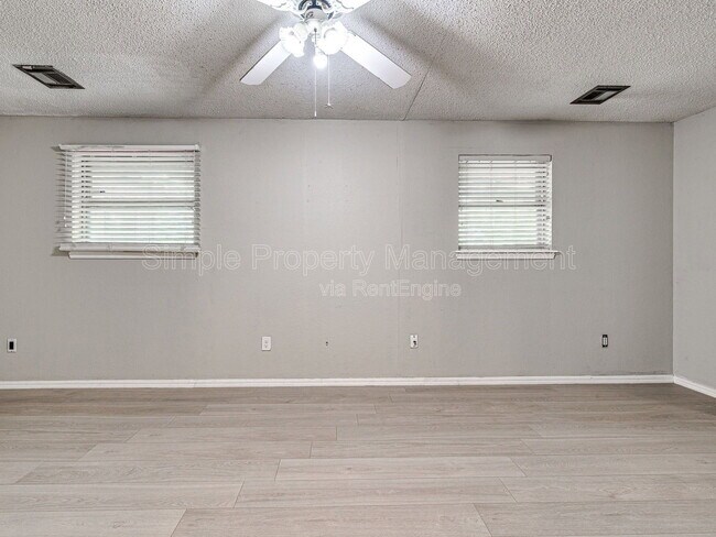 Building Photo - 3305 Neighbors Ln