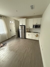 Building Photo - 6041 Oberlander Dr