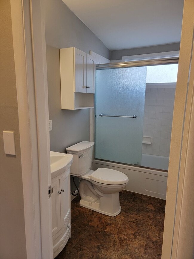 Building Photo - UTILITIES INCLUDED