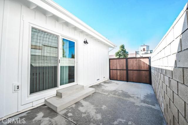 Building Photo - 553 N Olive St