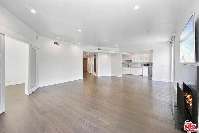 Building Photo - 723 Westmount Dr