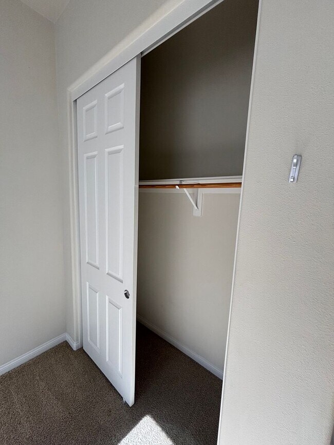 Building Photo - Del Web Rental 2 Bedroom
