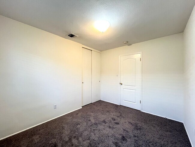 Building Photo - 3 bed, 2 bath in Ontario, CA!