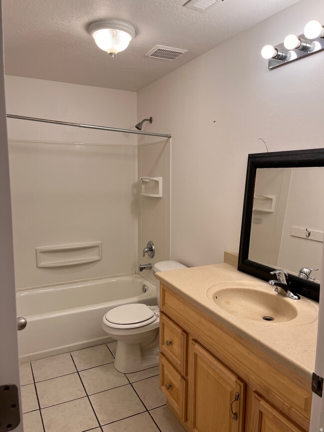 Building Photo - 845 Apple Grove Ln