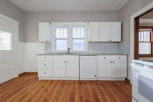 Building Photo - An Adorable Bungalow in the Havelock area ...