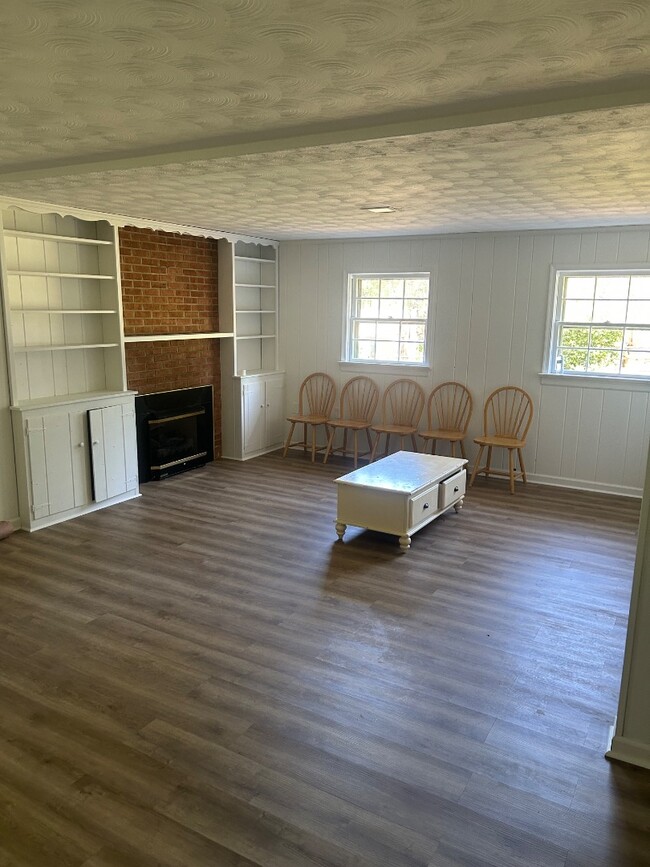 Building Photo - 1103 Ashbourne Dr