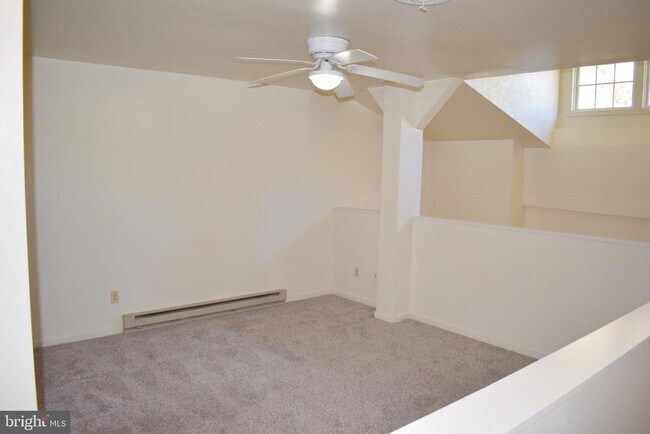 Building Photo - 1121 Stanley Ave