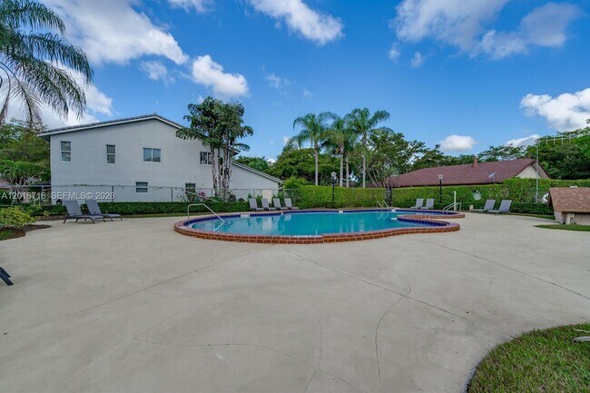 Building Photo - 64 Wimbledon Lakes Dr