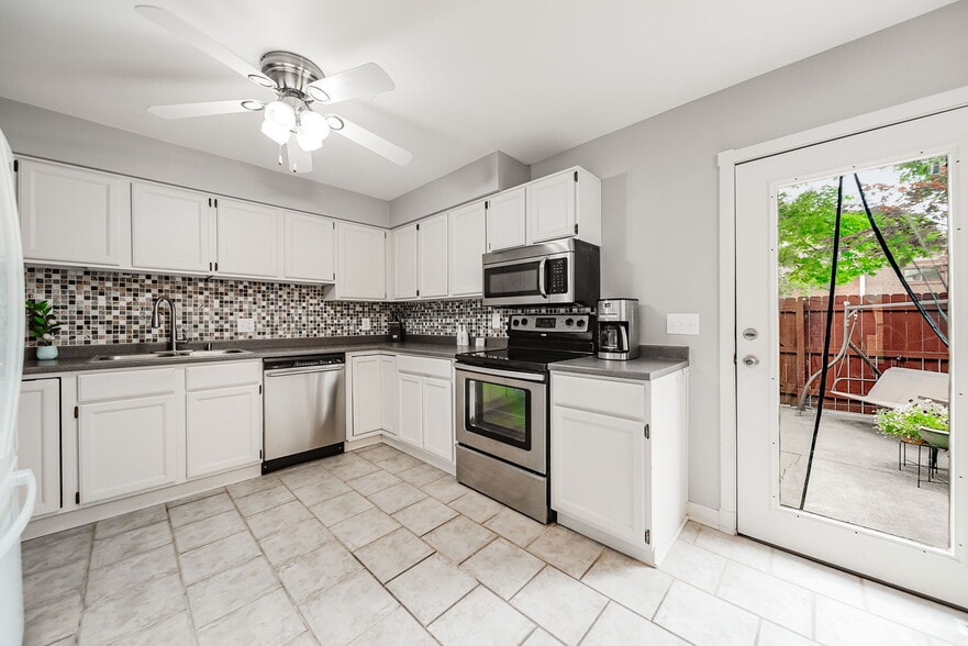Building Photo - 1906 Willoway Cir S