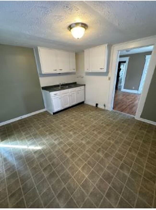 Building Photo - 263 E Loudon Ave