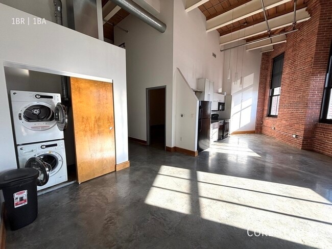 Building Photo - 382 W 22nd St