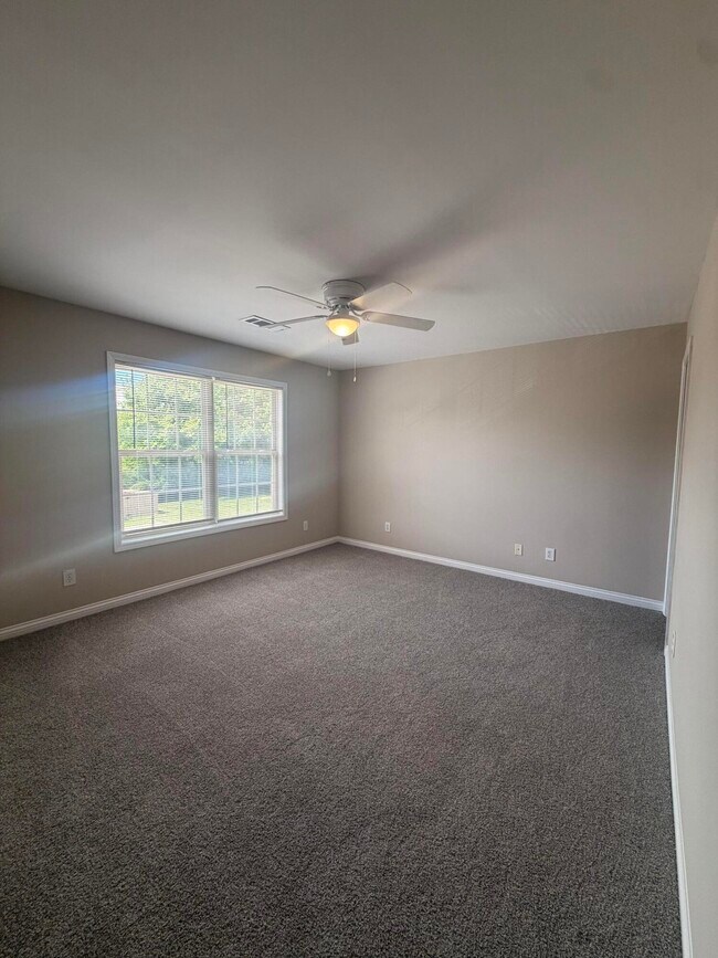 Building Photo - 3855 Lochdale Terrace