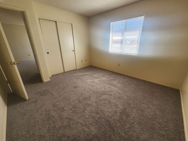 Building Photo - 74016 Maricopa Dr