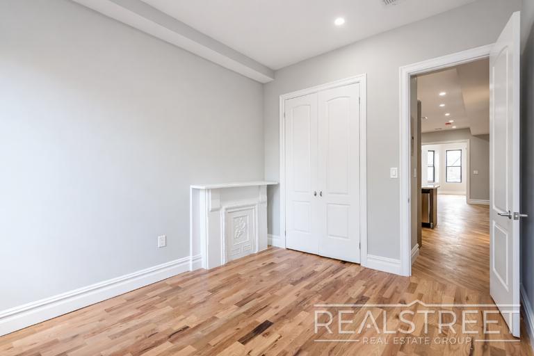 Building Photo - Stunning 3 BED 2 Bath Floor-Thru in Bed Stuy