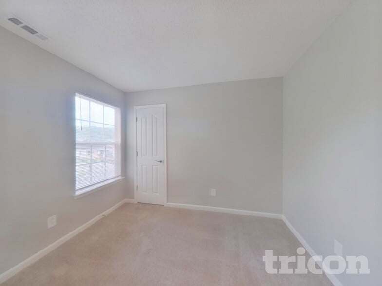 Building Photo - 106 Newbury Dr