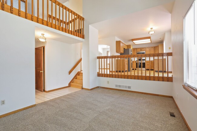 Building Photo - Beautifully Updated 3BR/2.5BA Home in Longmont – $300 Off First Month's Rent