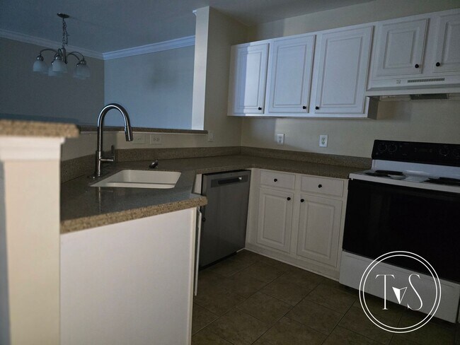 Building Photo - RATE DROP ALERT (was $2300/month)!