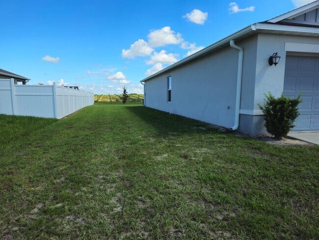 Building Photo - 2058 Ficus St