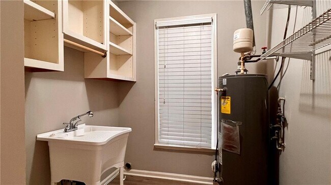 Building Photo - 11175 Linbrook Ln