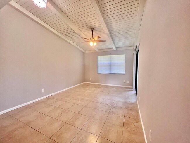 Building Photo - 463 Glenwood Dr