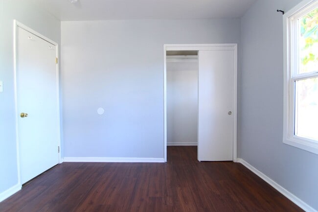 Building Photo - 8806 Haskell Ave