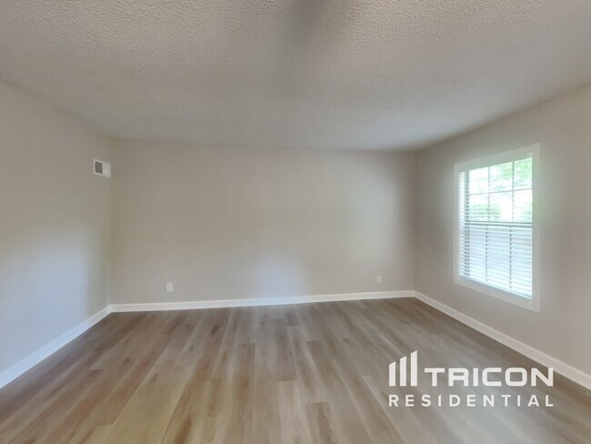 Building Photo - 42 Lynn Cir