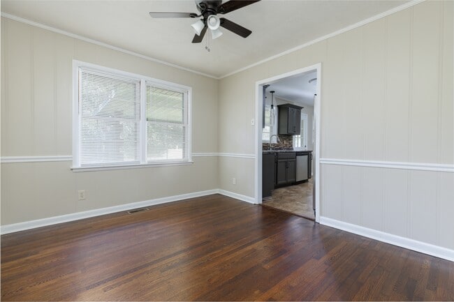 Building Photo - 402 Stella Dr