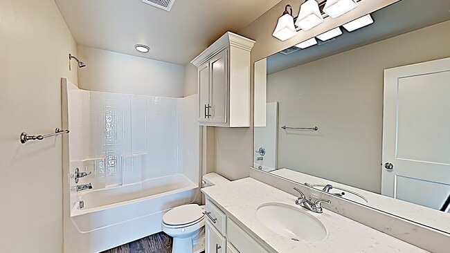 Building Photo - 3 Bedroom 2 Bath Duplex Near Tinker AFB!