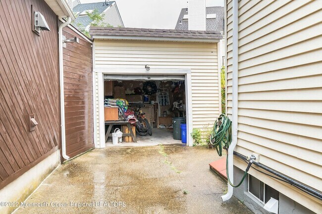 Building Photo - 51 Seadrift Avenue
