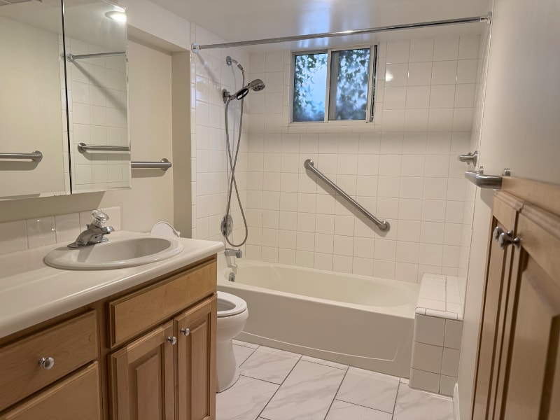 Building Photo - 960 S 1300 E