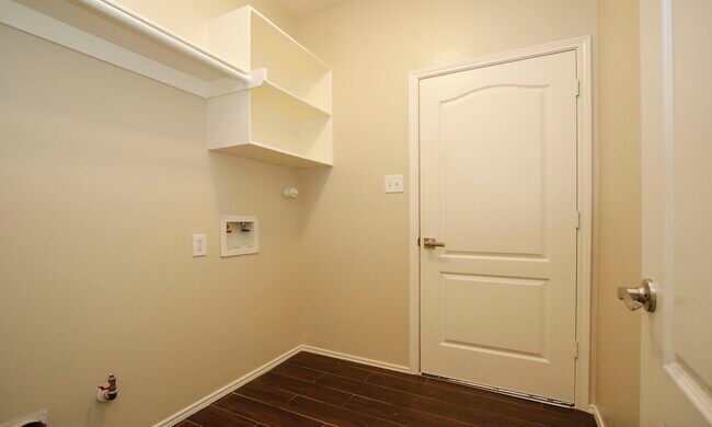 Building Photo - 8730 Cedar Walk Dr