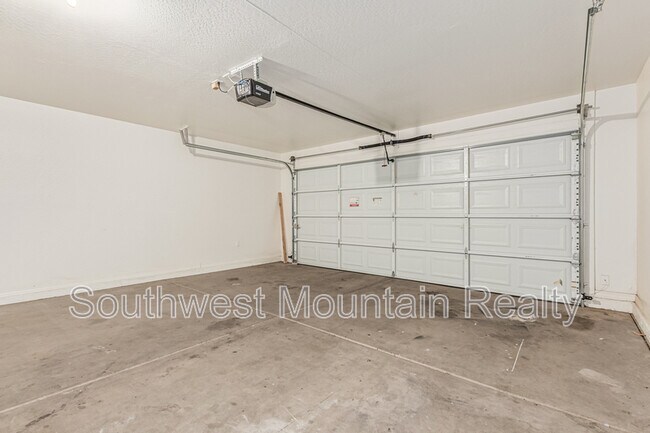 Building Photo - 1949 W Vineyard Plains Dr