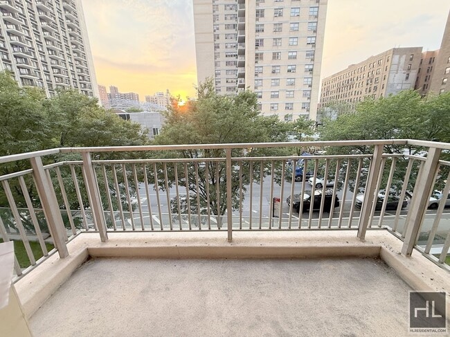 Building Photo - 70 W 93rd St