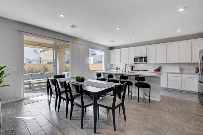 Building Photo - 871 Benning St