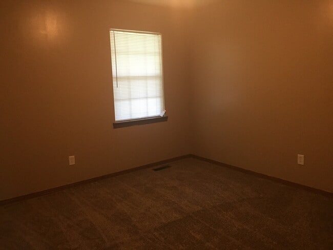 Building Photo - 108 Fair St