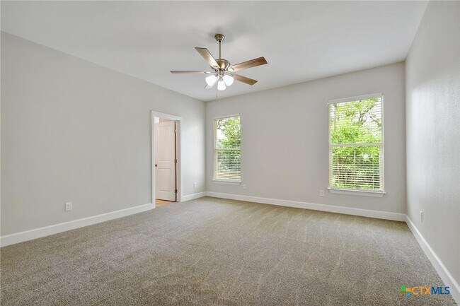 Building Photo - 2109 Meadow View Dr