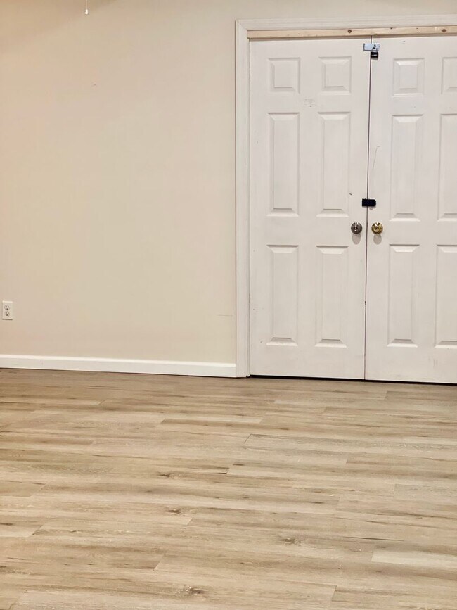 Building Photo - Beautiful Brick Ranch with basement