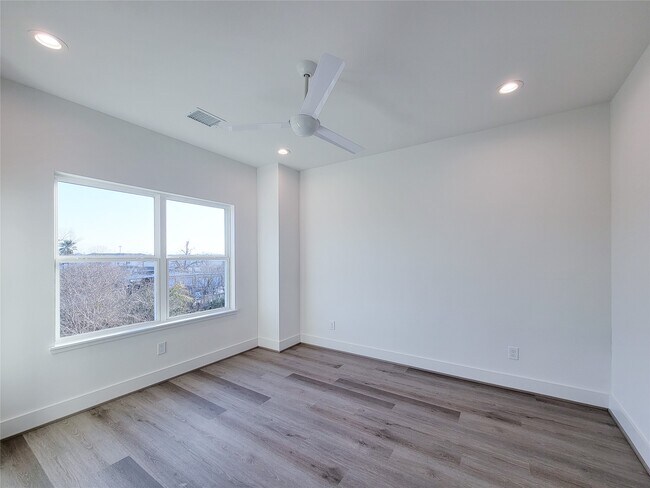 Building Photo - 7703 Earl Rudder Wy