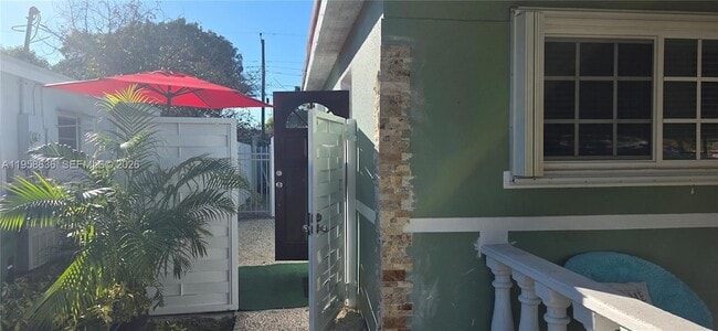 Building Photo - 2648 Bahama Dr