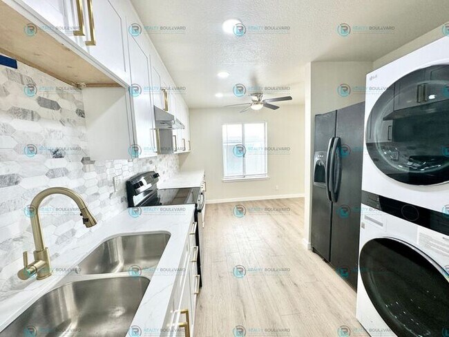 Building Photo - 2-Bedroom Condo with Modern Upgrades