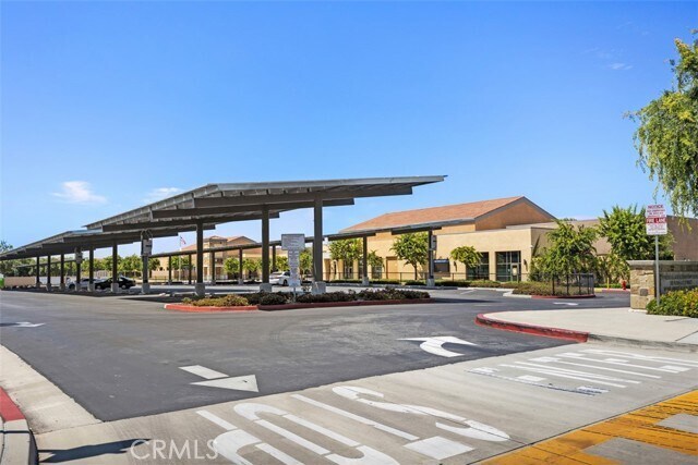 Building Photo - 717 Spring Gdn