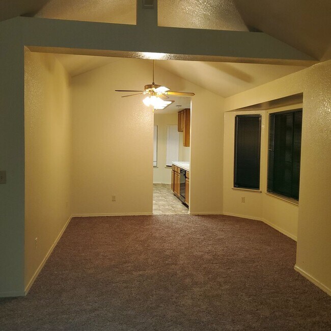 Building Photo - COLLEGEVIEW DRIVE ~ Near College  3 bedroo...