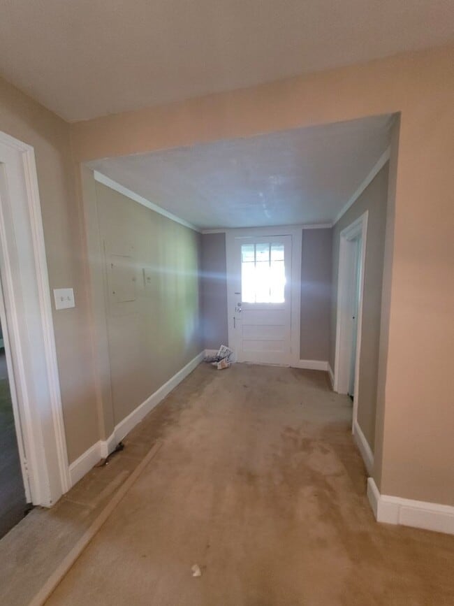 Building Photo - Madison Co. –3Bedroom, 1 Bathroom- Comer, GA – QUIET NEIGHBORHOOD – HOME SITS ON BEAUTIFUL CORNER...