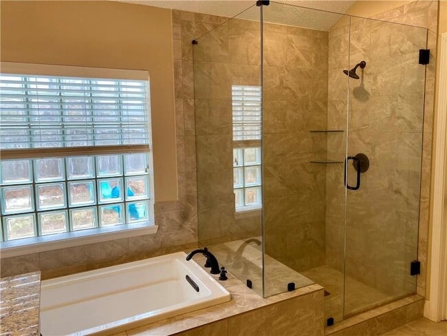 Building Photo - 1010 Live Oak Loop