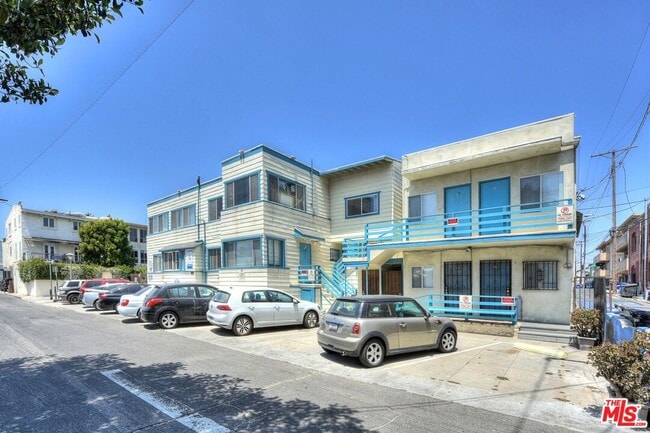 Building Photo - 16 Clubhouse Ave